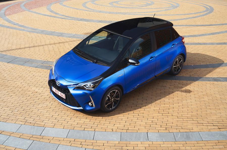  Toyota Yaris Hybrid Bi-Tone 2017 года  (фото 32 из 42)